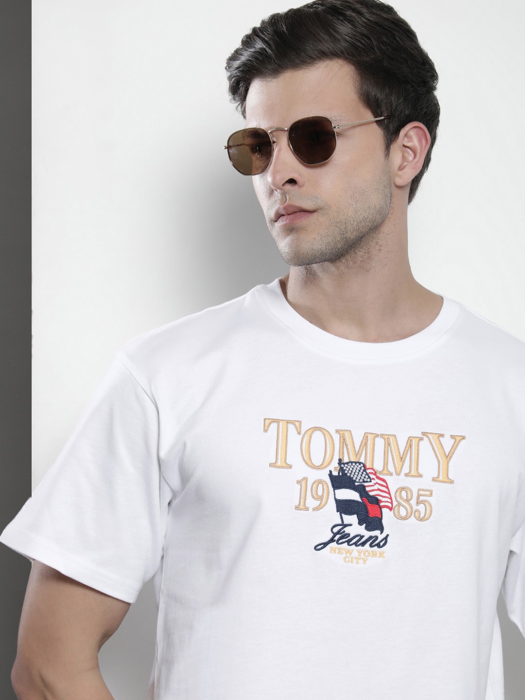 

Tommy Hilfiger Men Brand Logo Embroidered Pure Cotton T-shirt, White