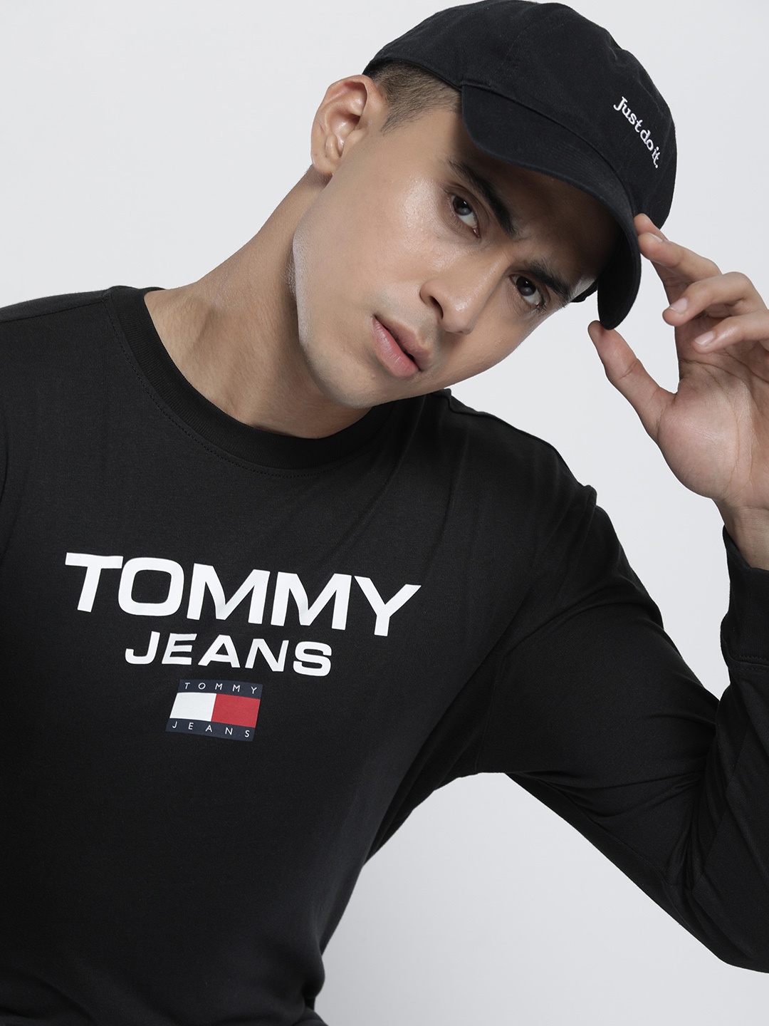 

Tommy Hilfiger Men Brand Logo Printed Pure Cotton T-shirt, Black