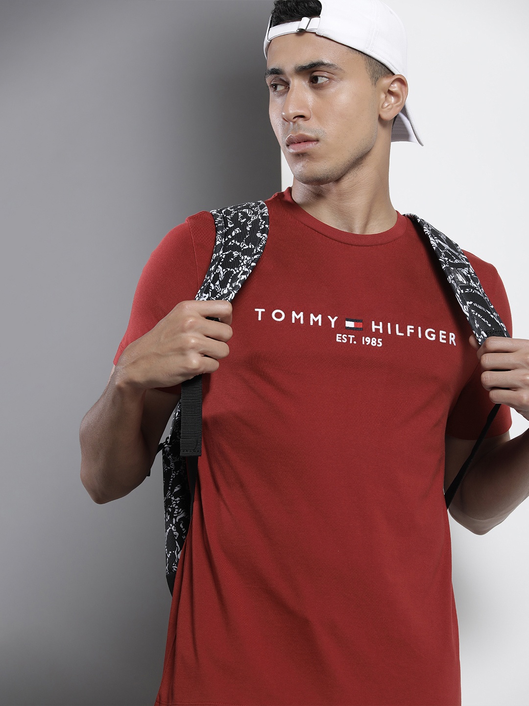 

Tommy Hilfiger Men Brand Logo Embroidered Pure Cotton T-shirt, Maroon