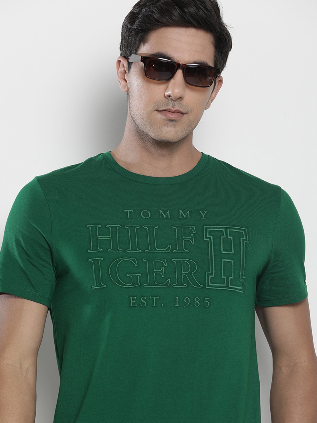 

Tommy Hilfiger Men Brand Logo Embroidered Pure Cotton T-shirt, Green