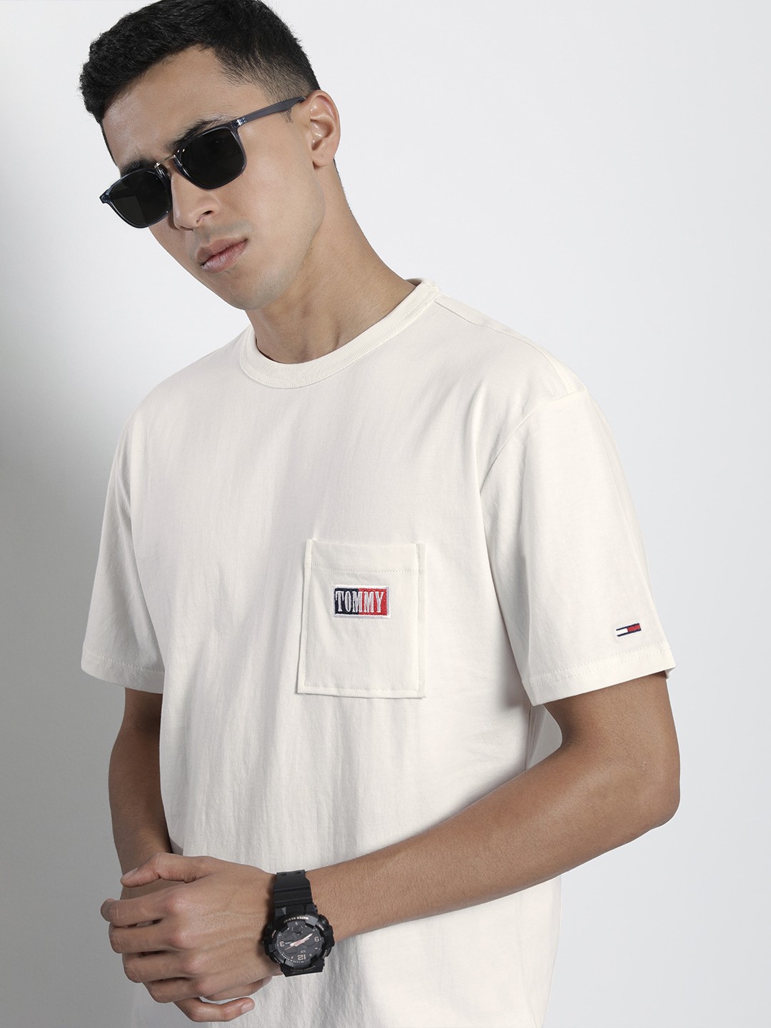 

Tommy Hilfiger Men Pure Cotton T-shirt With Chest Pocket, Off white