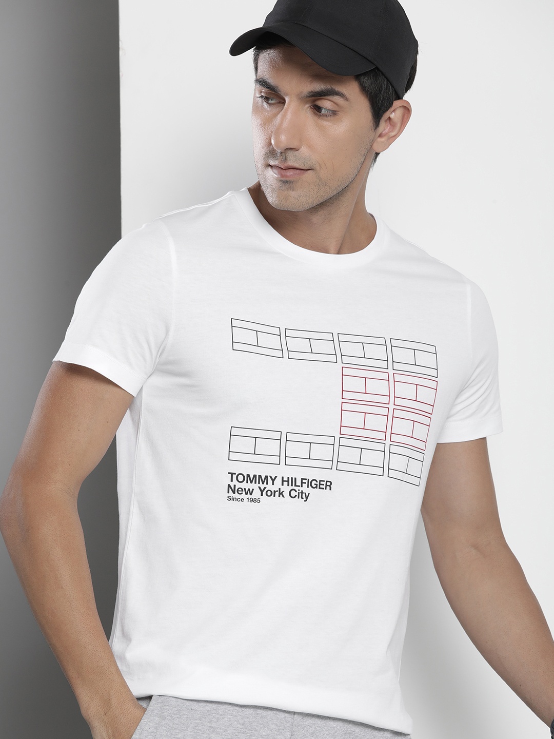 

Tommy Hilfiger Men Brand Logo Printed Pure Cotton Slim Fit T-shirt, White