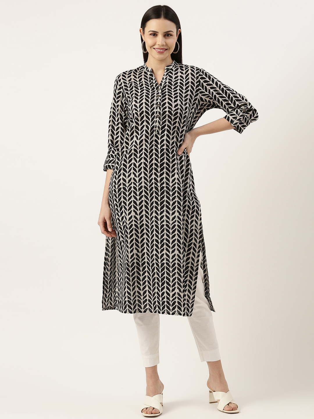 

AMUKTI Women Floral Printed Pure Cotton Kurta, Black