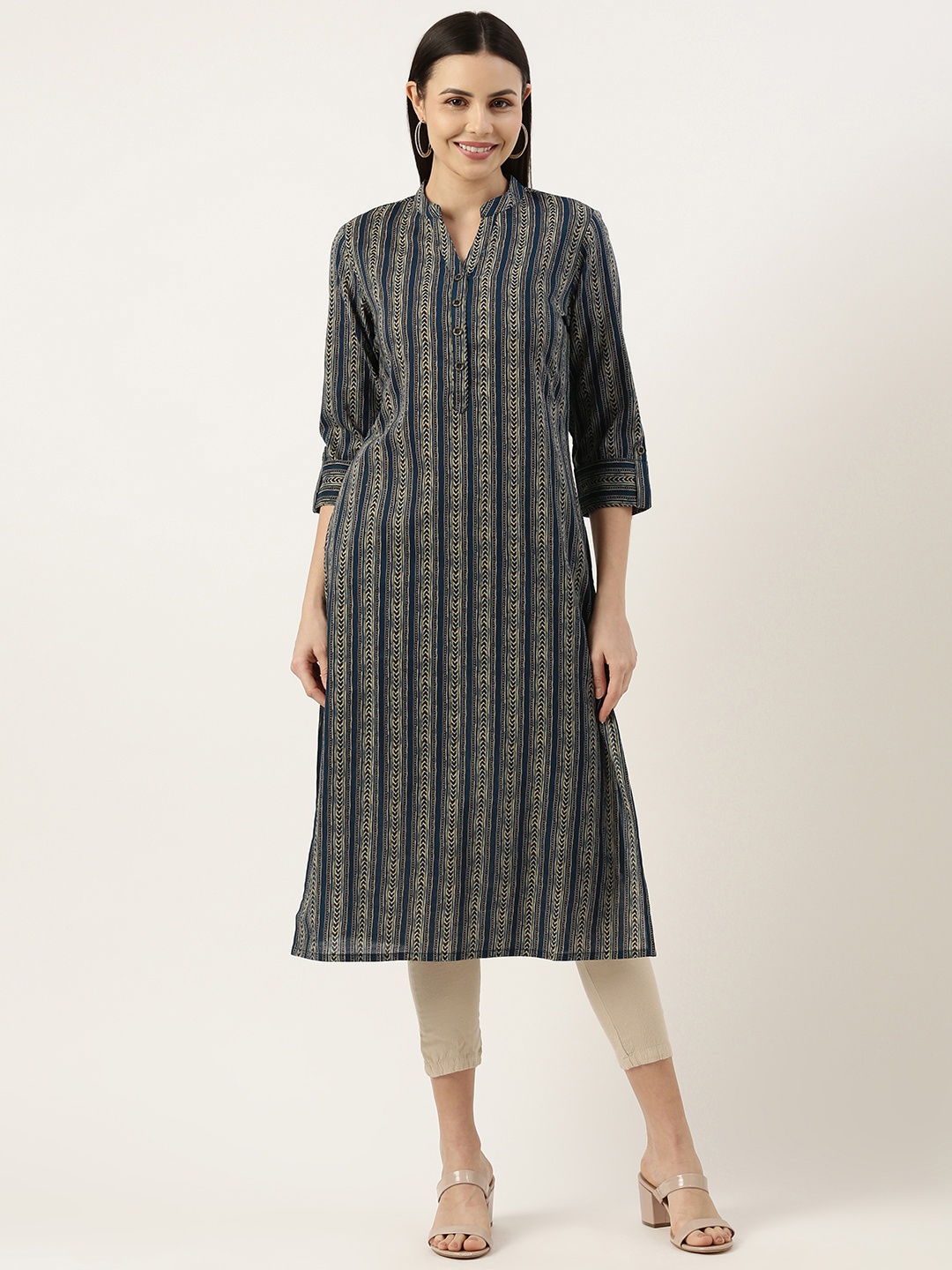 

AMUKTI Women Printed Pure Cotton Kurta, Navy blue