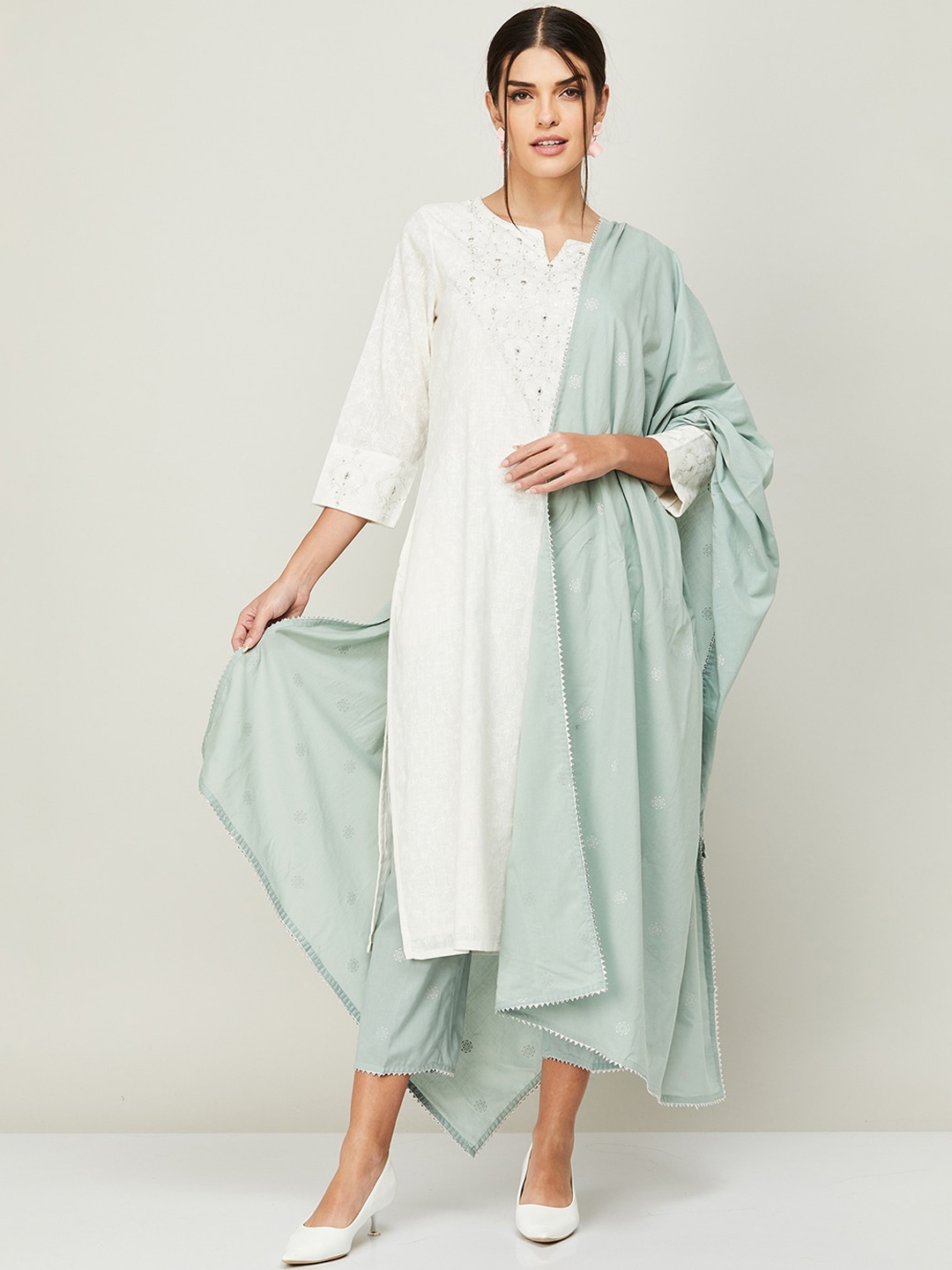 

Melange by Lifestyle Women Floral Yoke Design Pure Cotton Kurta with Trousers & With, Off white