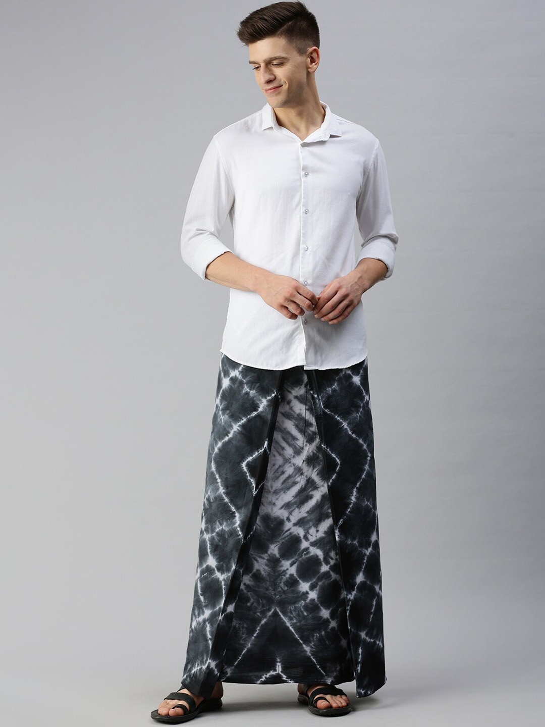 

Ulama Men Shibori Printed Pure Cotton Lungi, Black