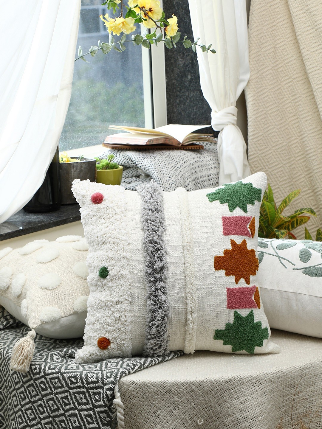 

HERE&NOW White & Green Square Cotton Cushion Cover