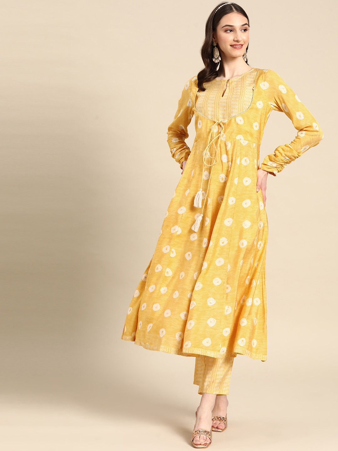 

Sangria Women Ethnic Motifs Printed Empire Gotta Patti Kurta with Trousers, Yellow