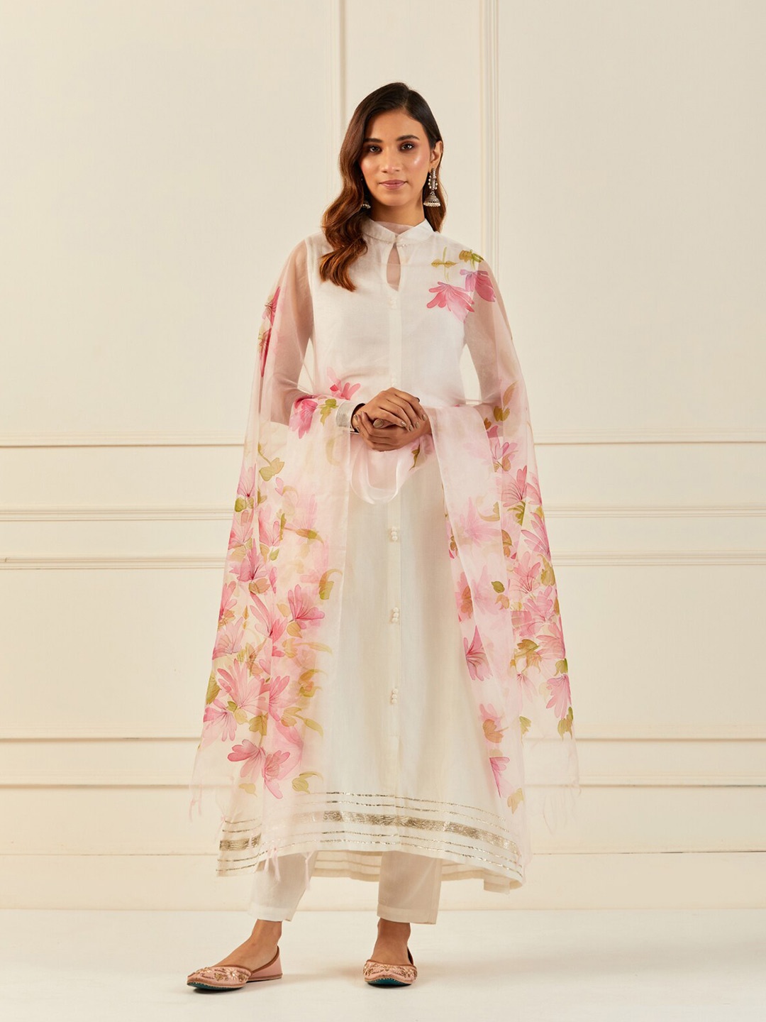 

Geroo Jaipur Floral Handpainted Organza Dupatta With Tassels, Off white