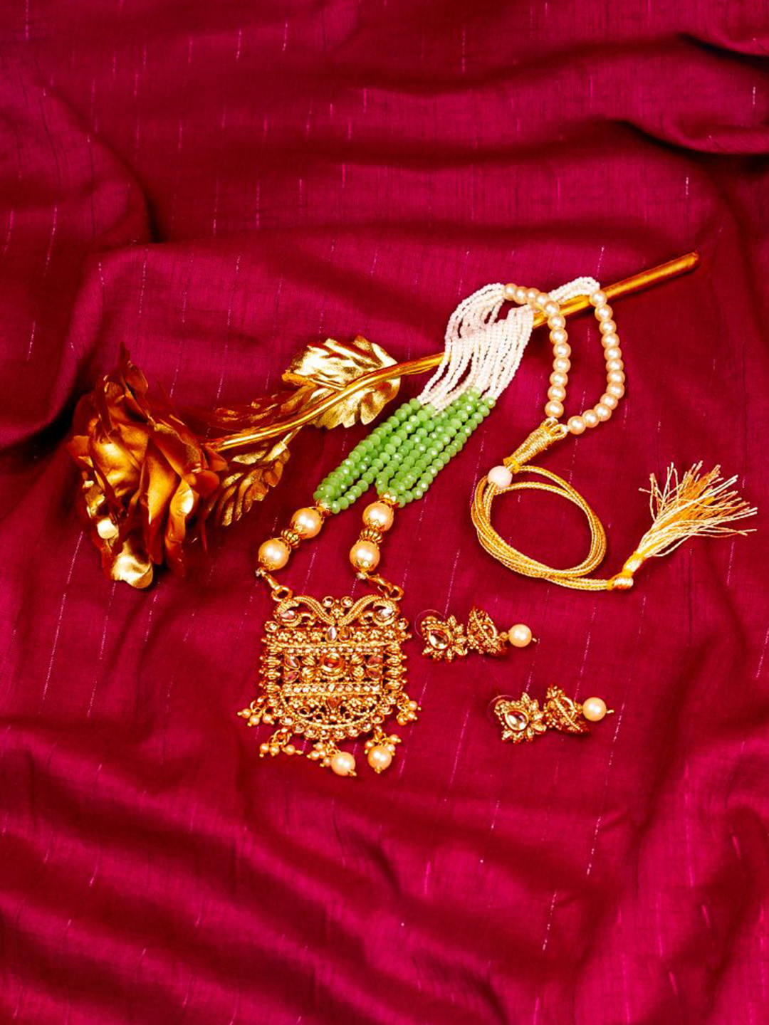 

The Pari Gold-Plated Stone-Studded & Pearl Beaded Jewellery Set