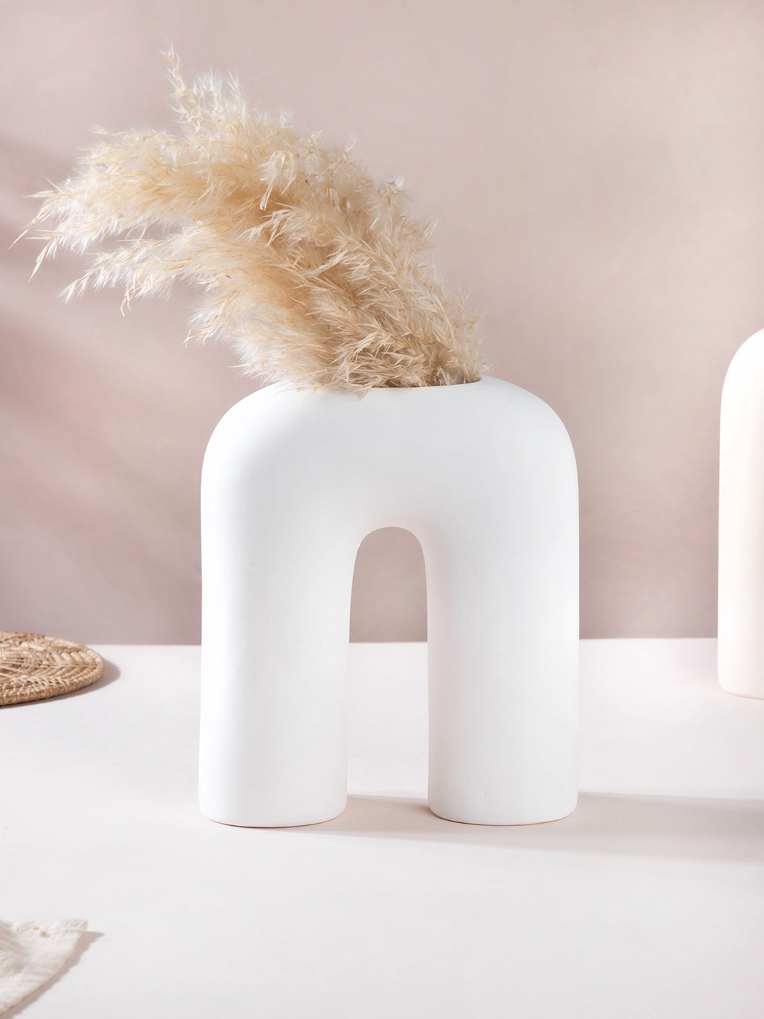 

Nestasia White U-Shaped Ceramic Flower Vase