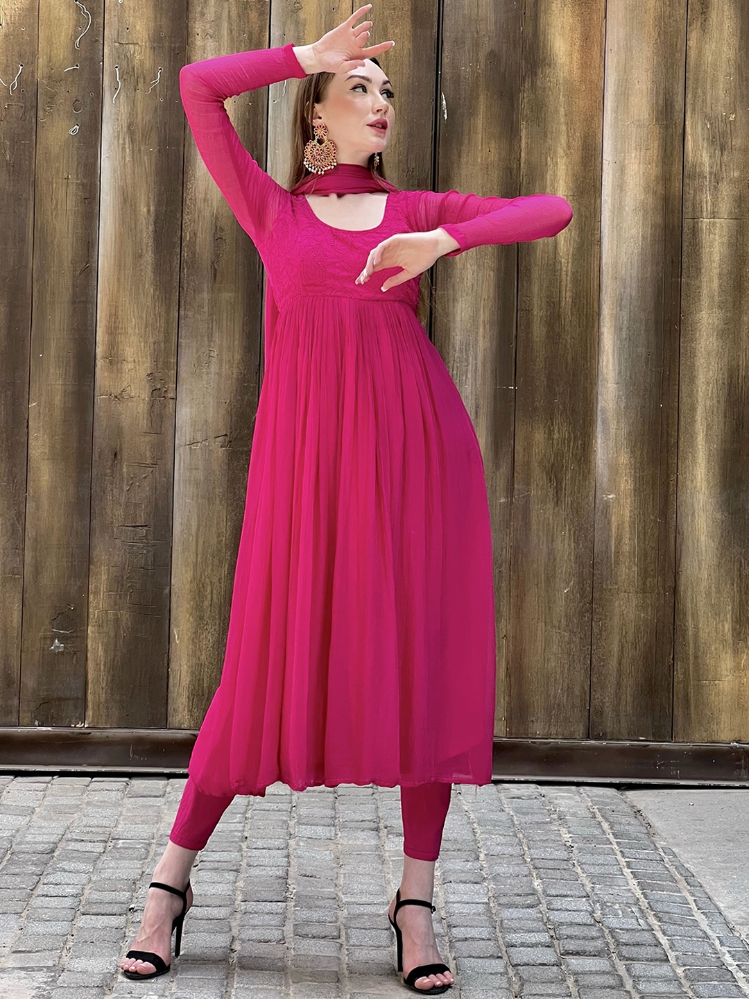 

LABEL AISHWARYRIKA Women Pink Floral Embroidered Silk Georgette Kurta with Trousers & With Dupatta