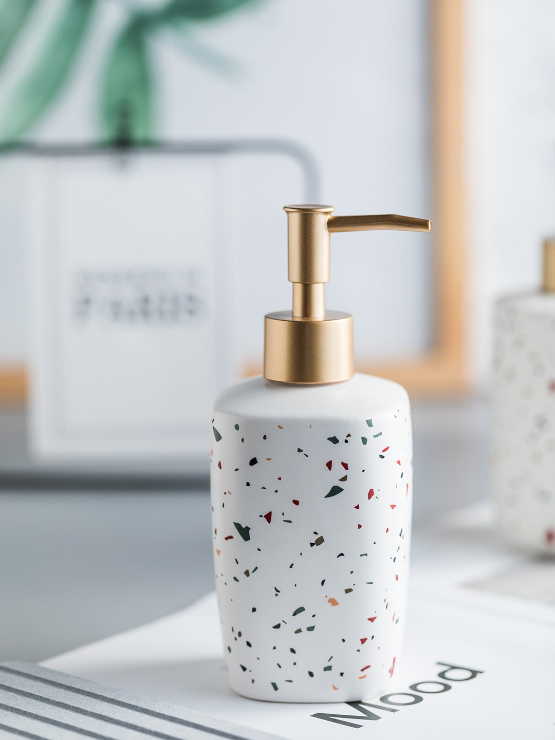 

FabSeasons Terrazzo White & Gold Printed Ceramic Soap Dispenser 370 ml