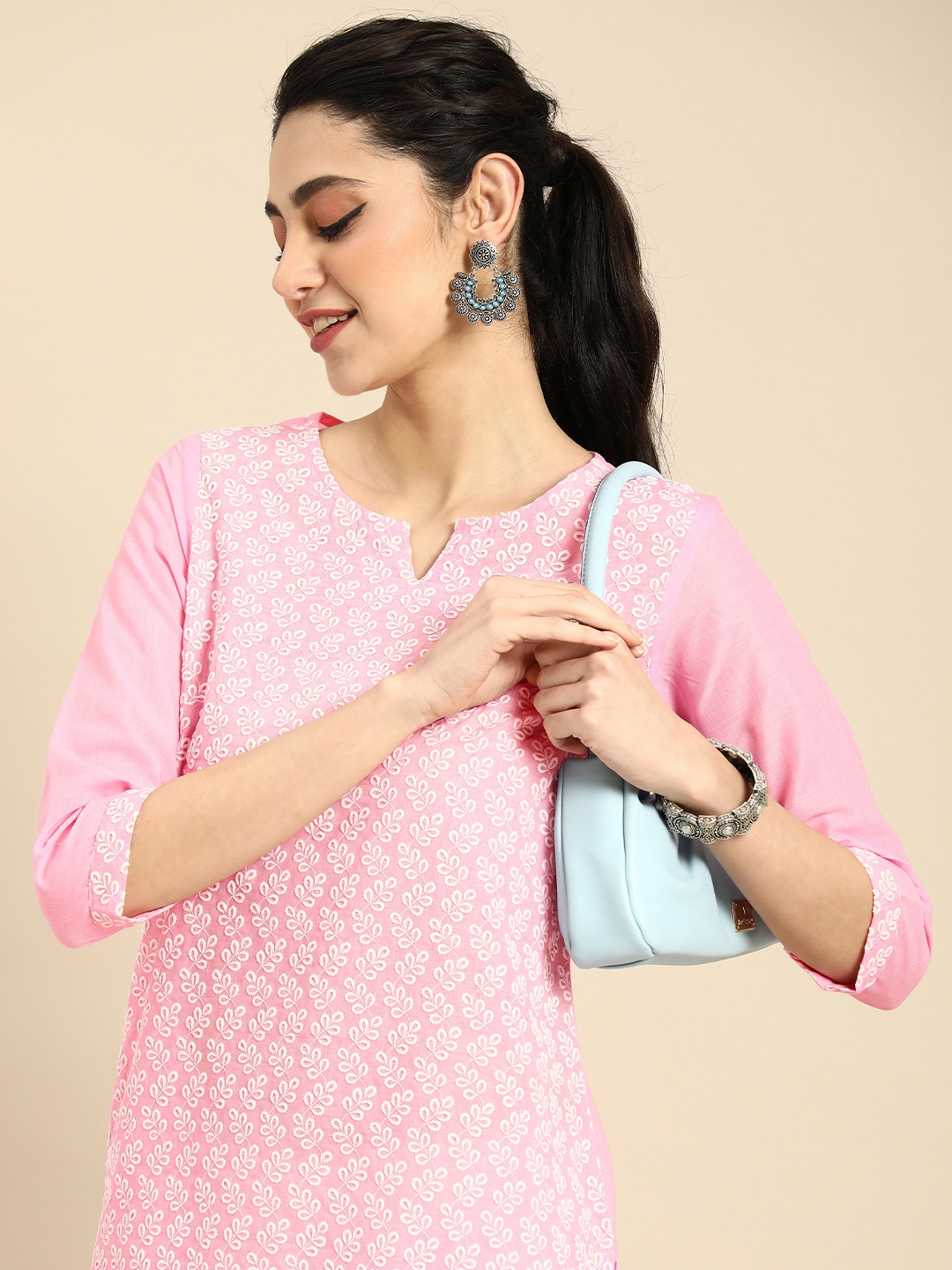 

Sangria Women Ethnic Motifs Embroidered Straight Kurta, Pink