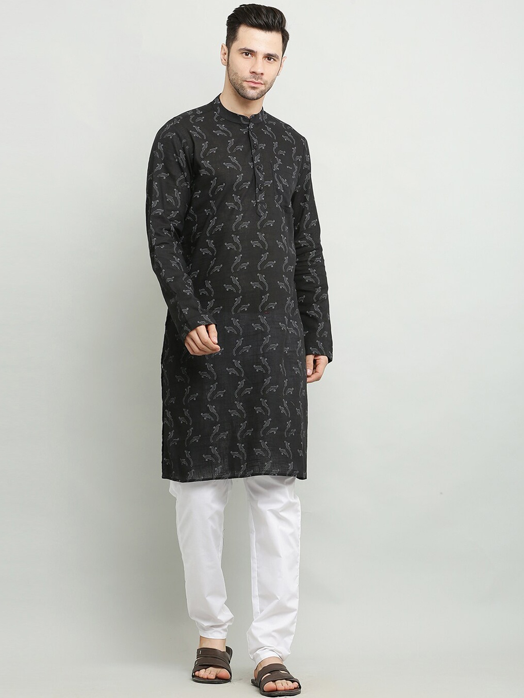 

Waahiba Mandarin Collar Ethnic Motifs Printed Straight Fit Cotton Kurta, Black