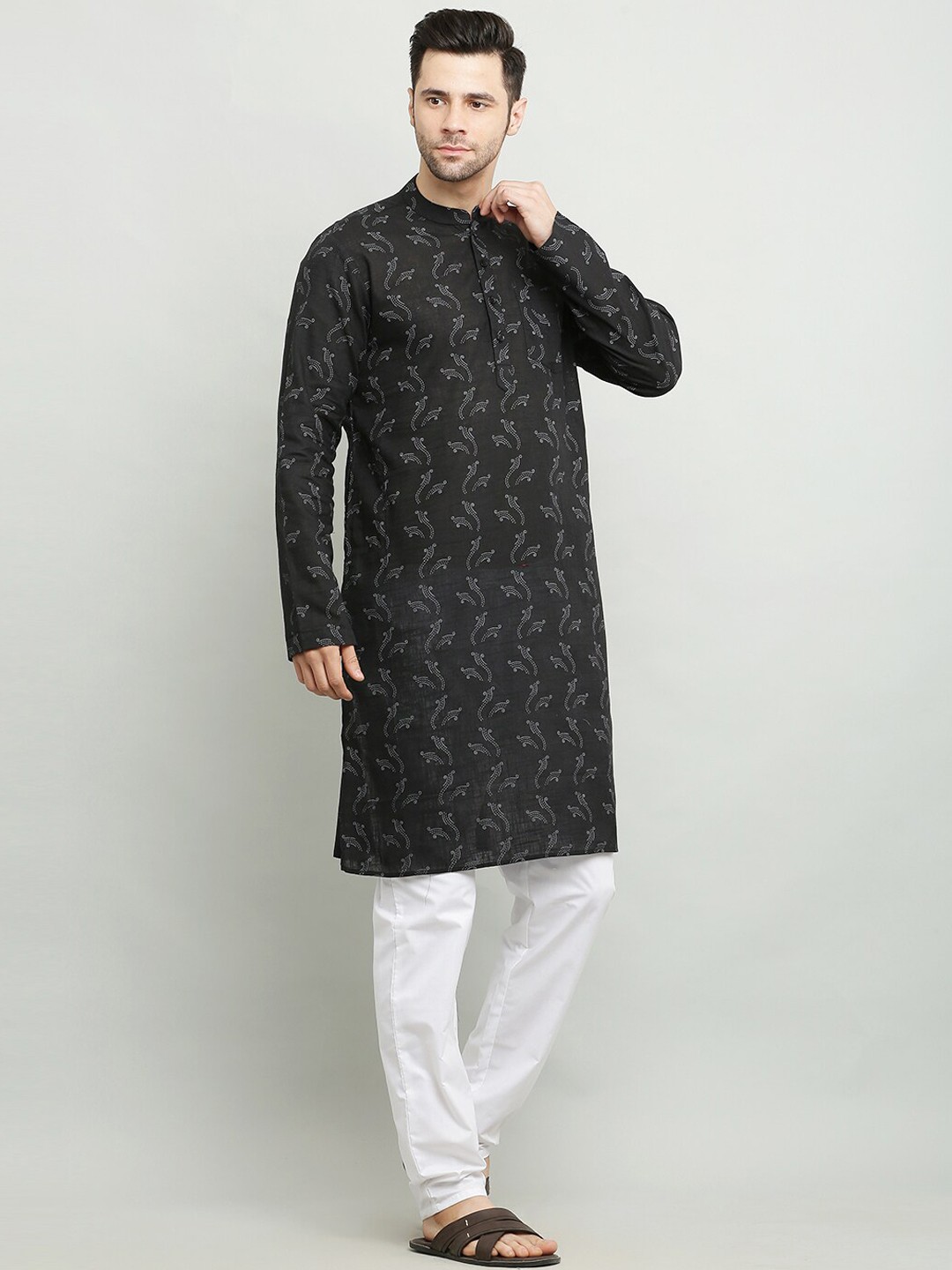 

Waahiba Men Black Printed Kurta with Pyjamas