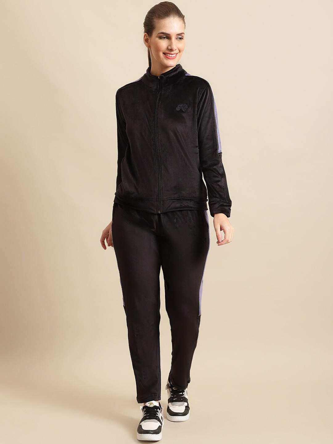 

ANTI CULTURE Women Velvet Tracksuit, Black