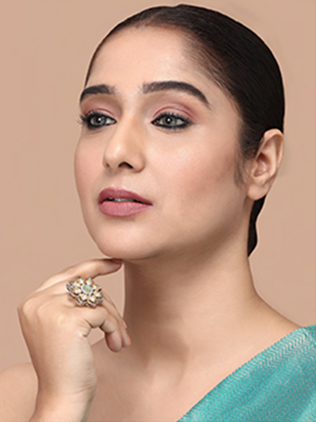 

justpeachy Gold-Plated Flower Shaped Kundan-Studded Brass Finger Ring
