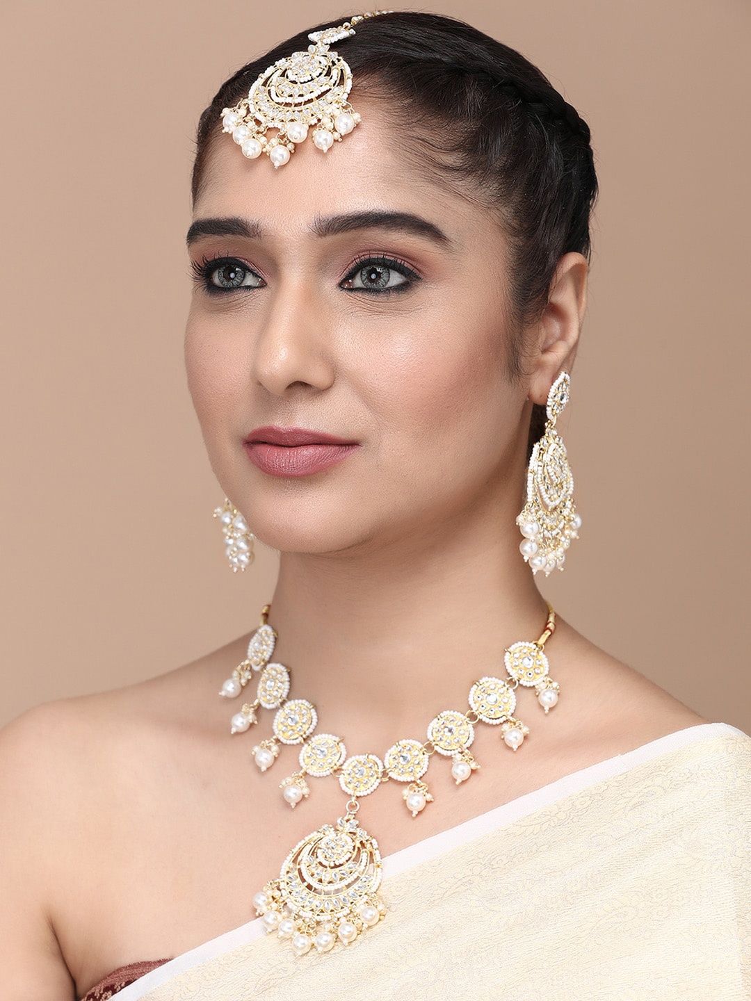 

justpeachy Gold-Plated Kundan Stone-Studded Beaded Jewellery Set With Maang Tikka