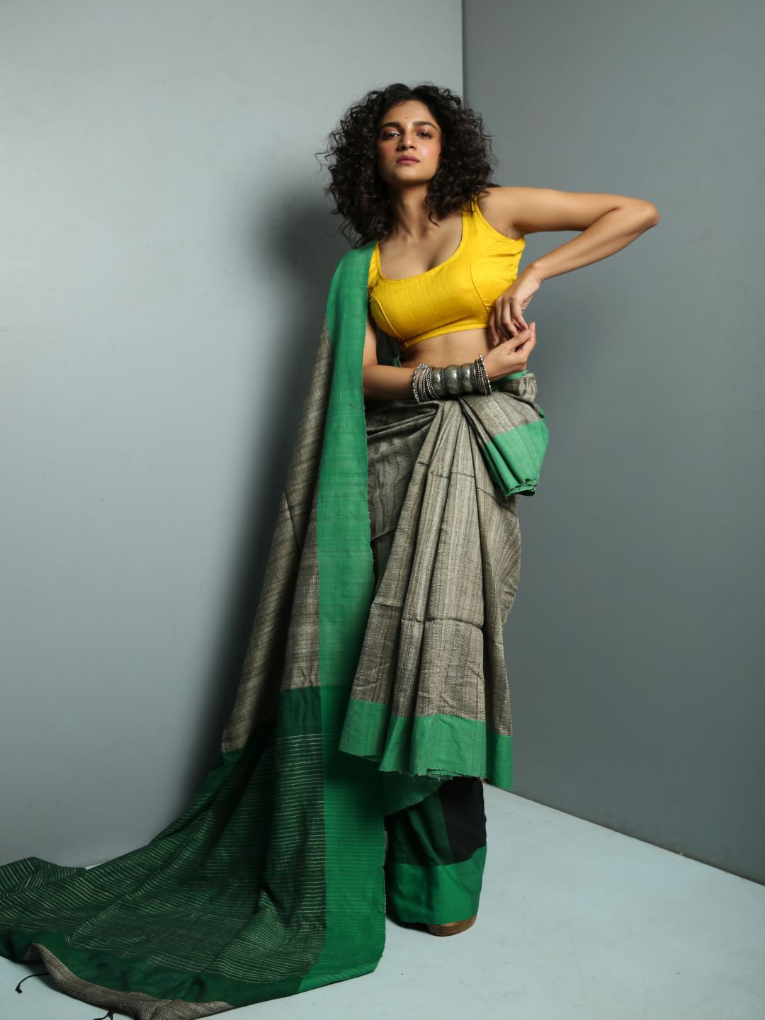 

HERE&NOW Silver-Toned & Green Woven Design Silk Blend Bhagalpuri Saree