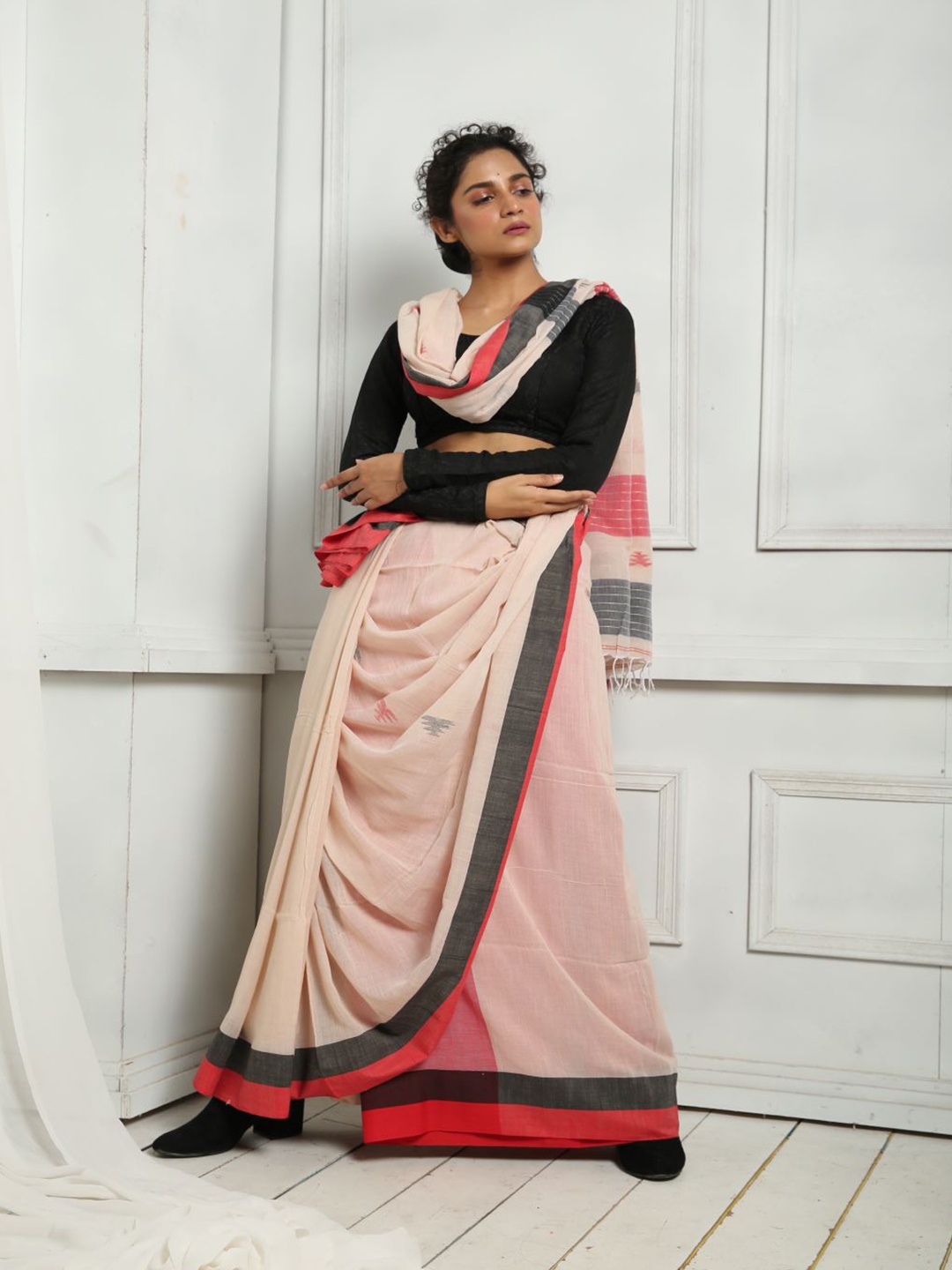 

HERE&NOW Cream-Coloured & Black Woven Design Pure Cotton Khadi Saree