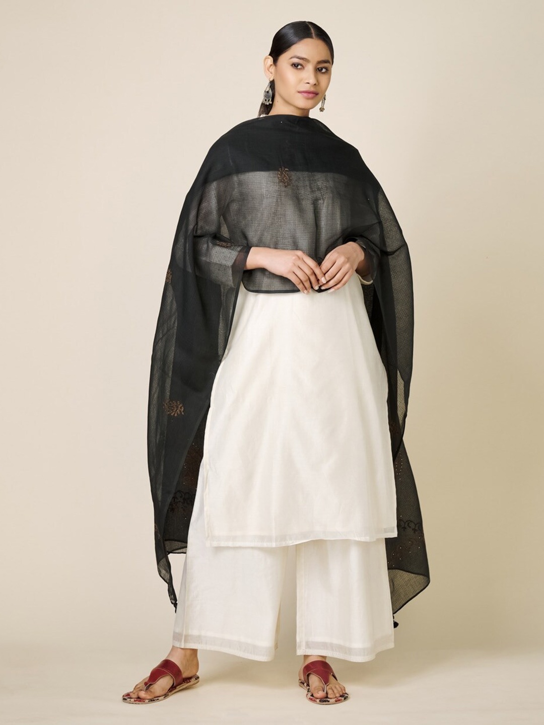 

Fabindia Paisley Embroidered Cotton Silk Dupatta with Thread Work, Black