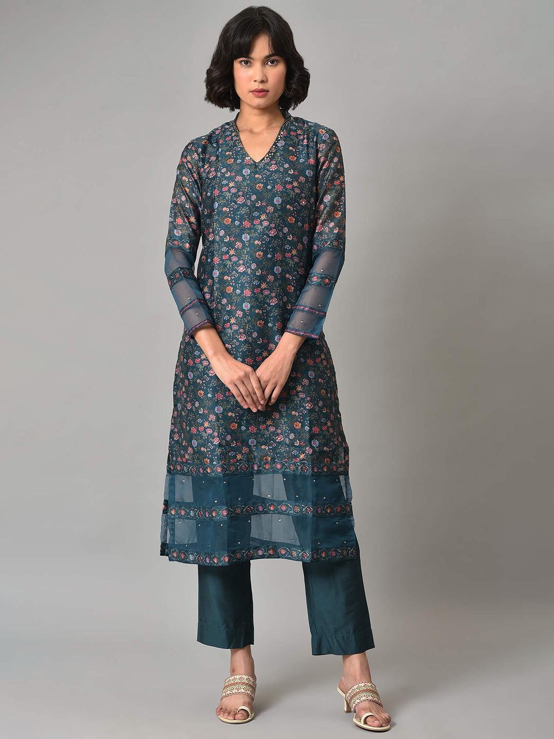 

WISHFUL Women Floral Printed Sequinned Kurta with Trousers, Teal