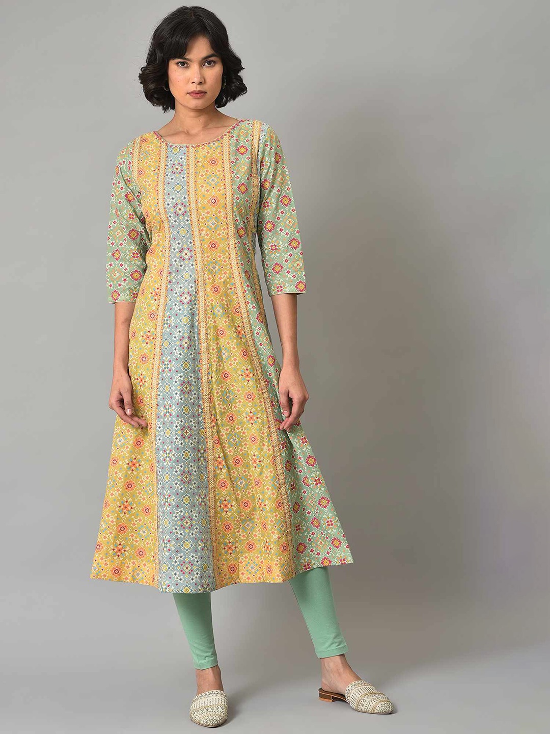 

W Geometric Printed Round Neck Pure Cotton Kurta with Leggings, Green
