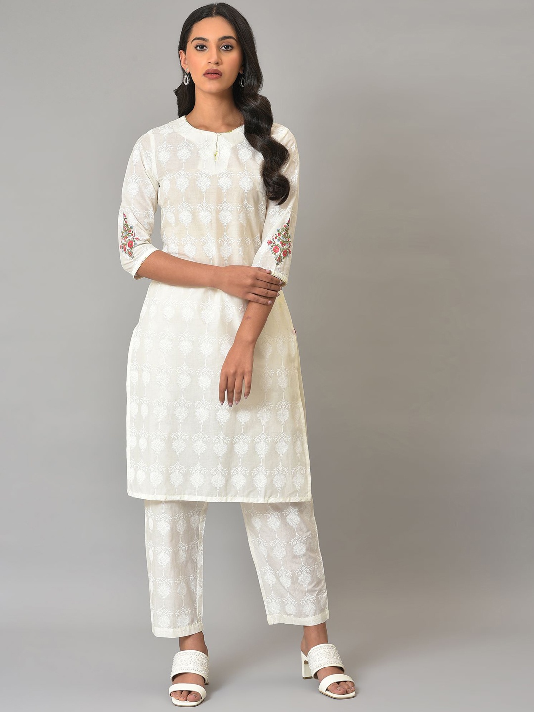 

W Women Floral Print Cotton Co-Ord Kurta With Slim Pant, White