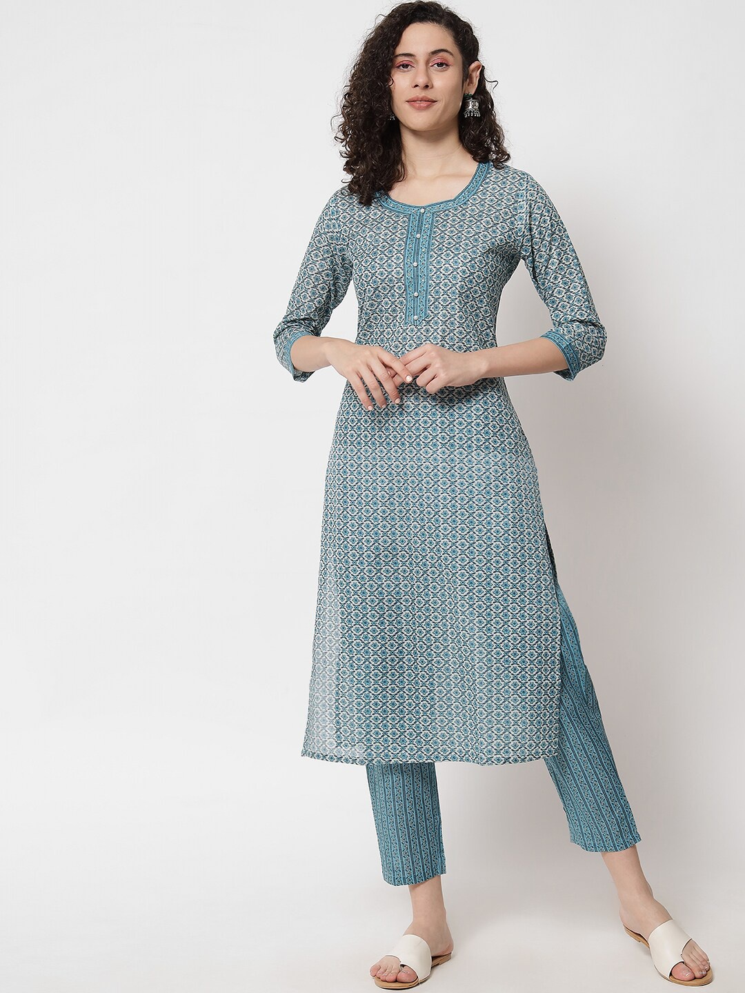

Meeranshi Women Floral Printed Liva Kurta with Trousers, Blue