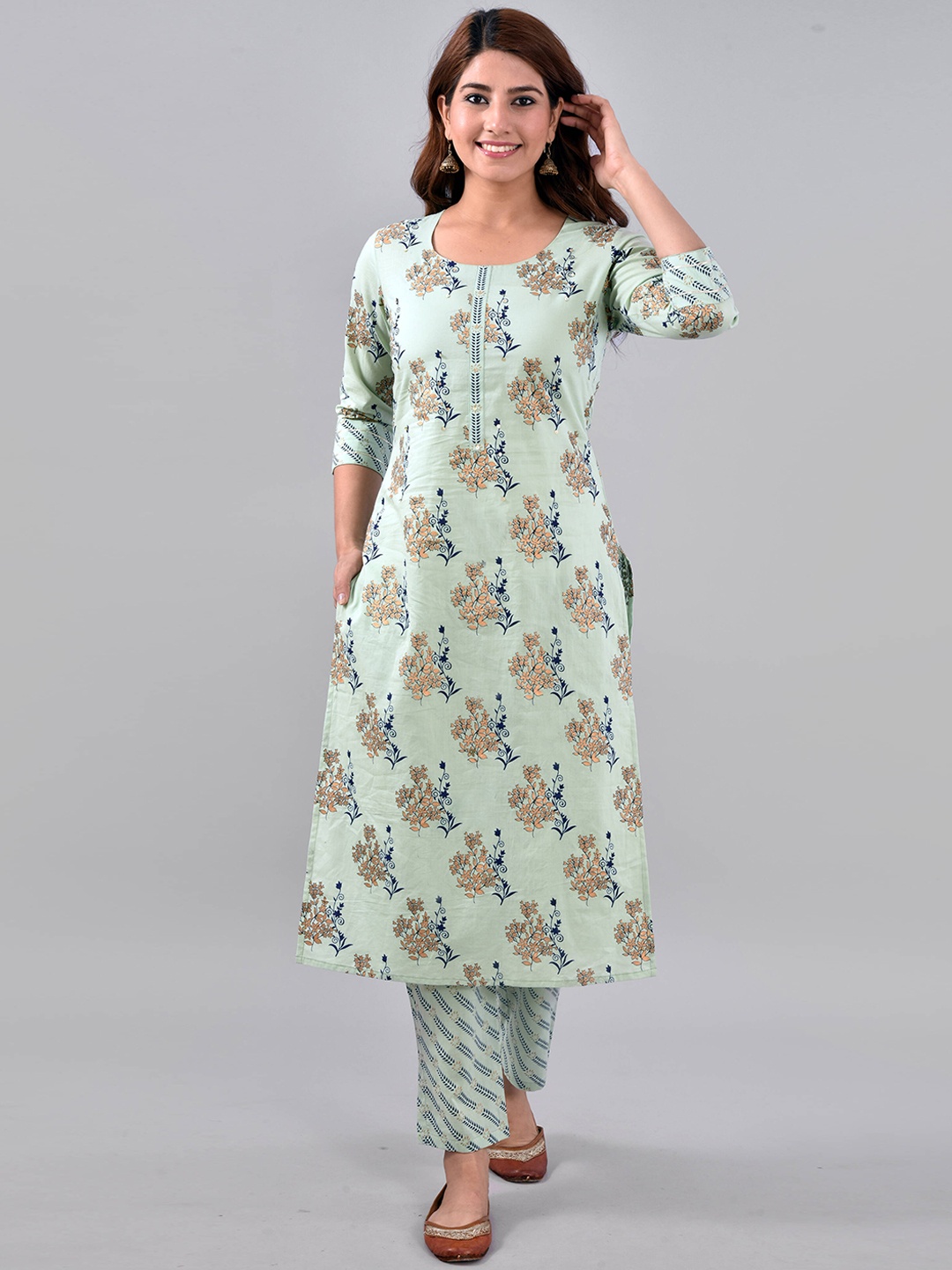 

Meeranshi Women Floral Printed Sequinned Liva Kurta with Trousers, Green