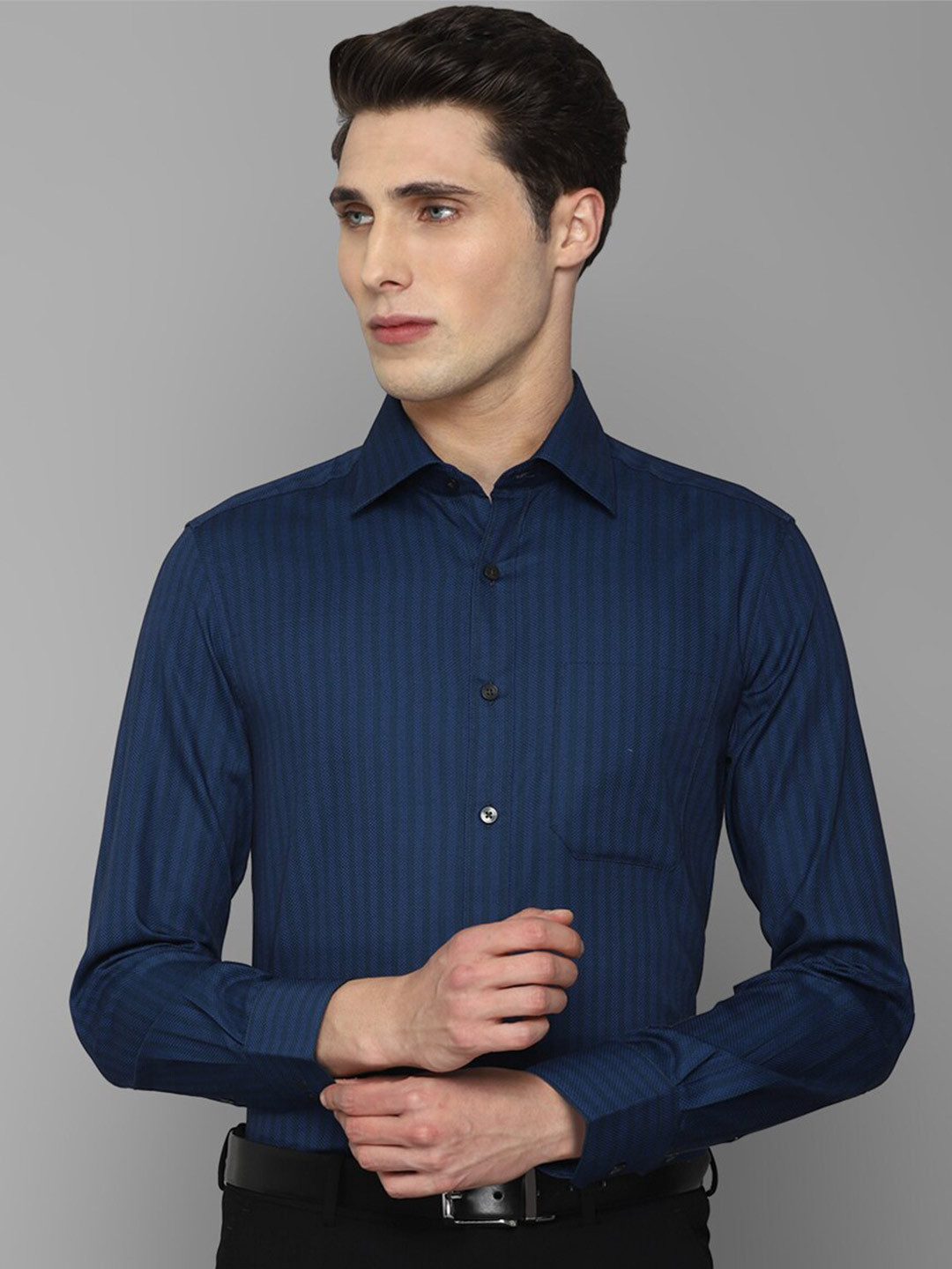 

Louis Philippe Men Checked Cotton Formal Shirt, Navy blue