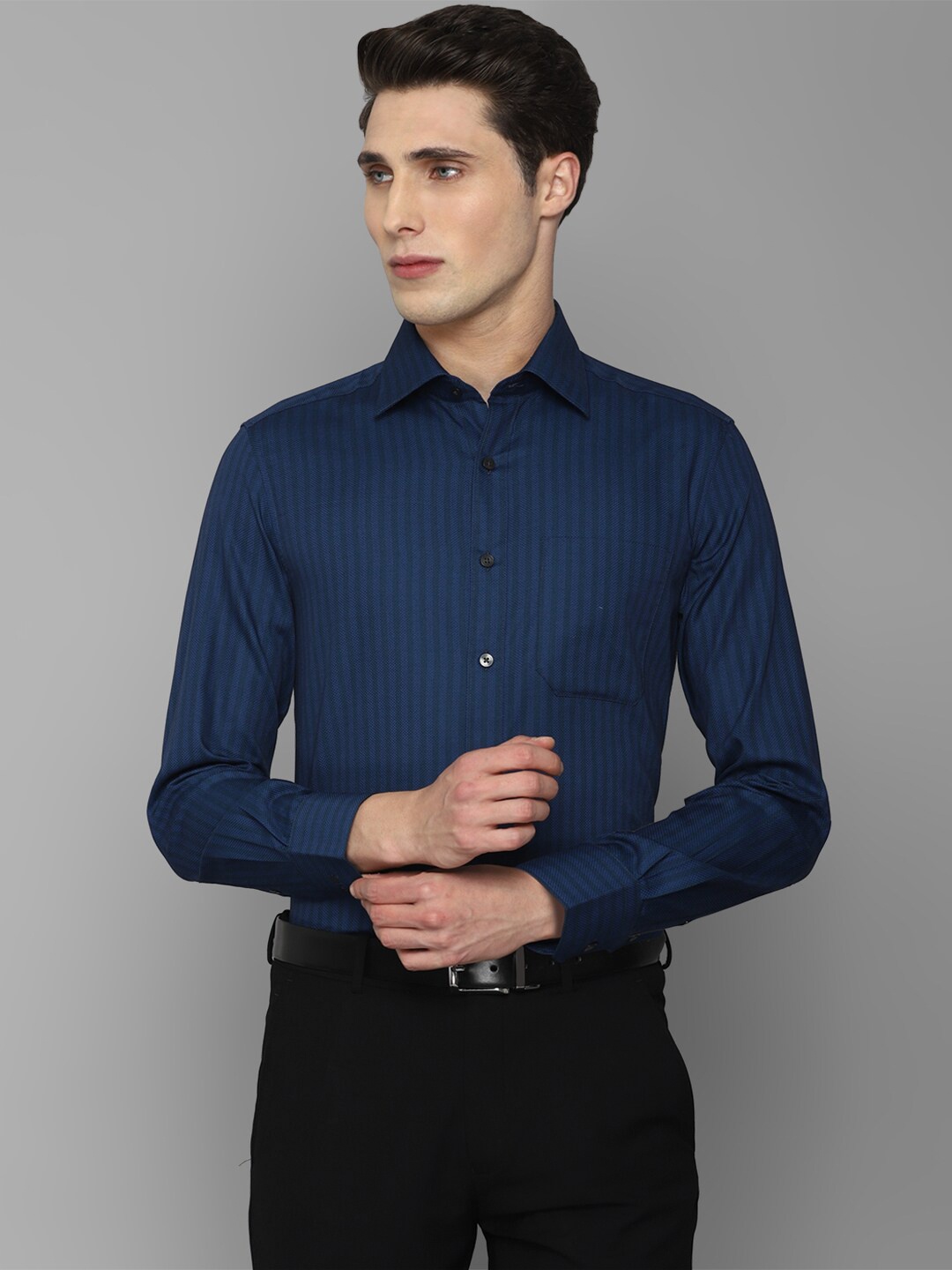 

Louis Philippe Men Striped Cotton Formal Shirt, Navy blue