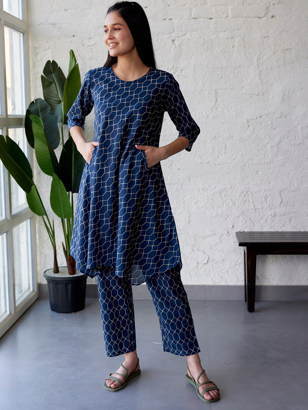 

JISORA Women Printed Tunic & Trousers Silk Co-Ords Set, Blue