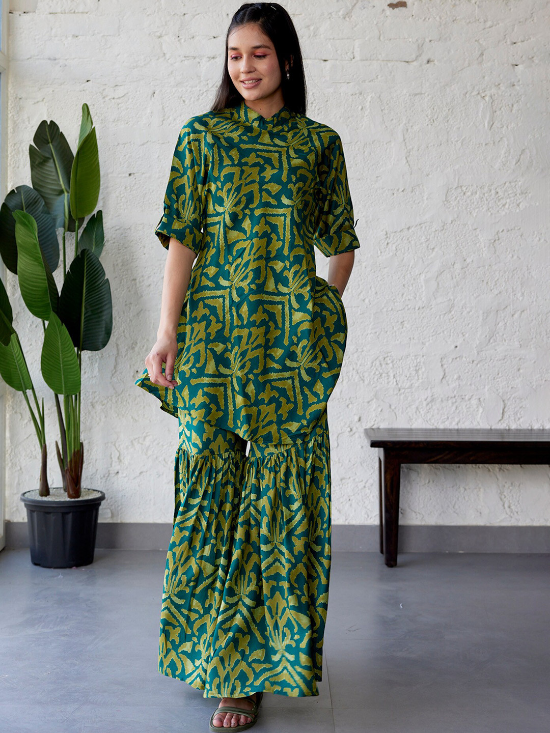 

JISORA Women Printed Silk Tunic & Palazzo Co-Ords Set, Green