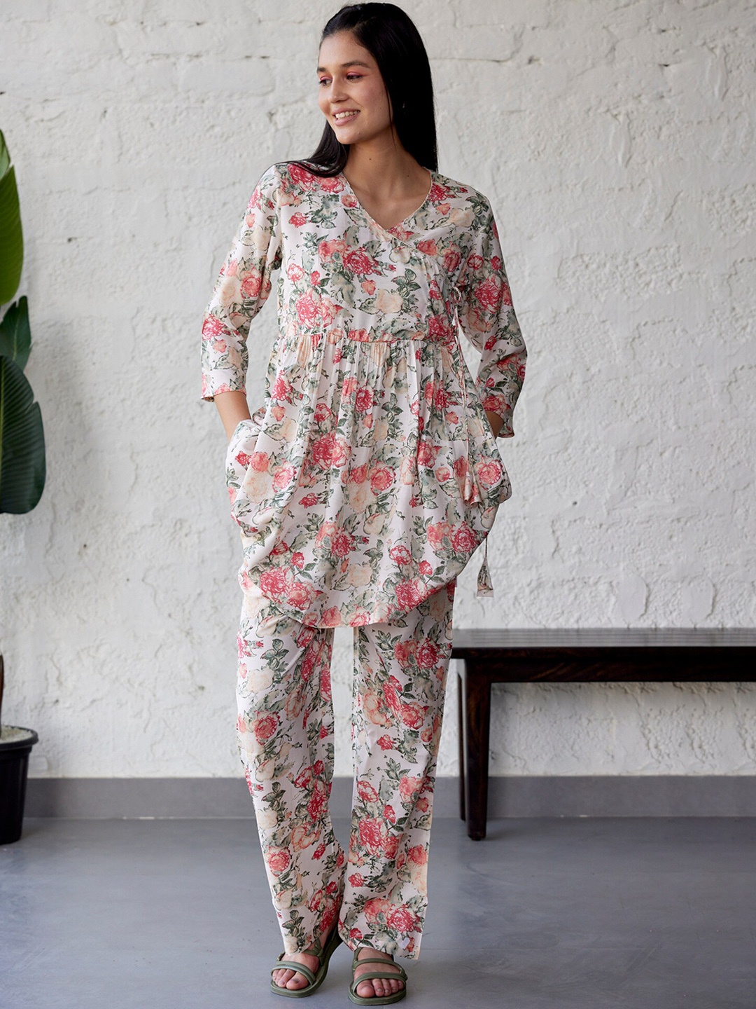 

JISORA Floral Printed Angrakha Kurta with Palazzos, White