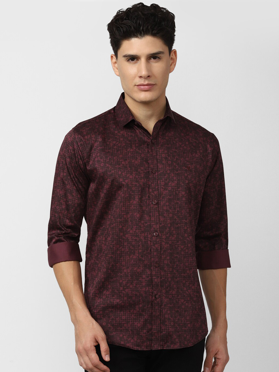 

V Dot Men Printed Cotton Slim Fit Casual Shirt, Maroon