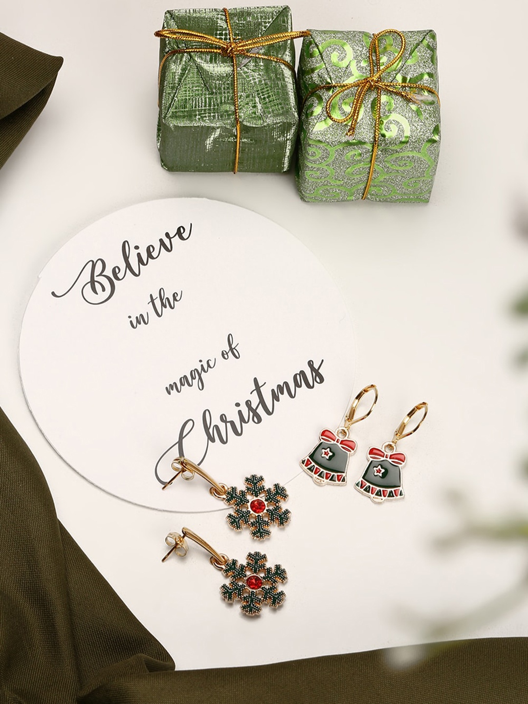 

EL REGALO Christmas Green & Red Pack Of 2 Gold Plated Star Shaped Drop Earrings