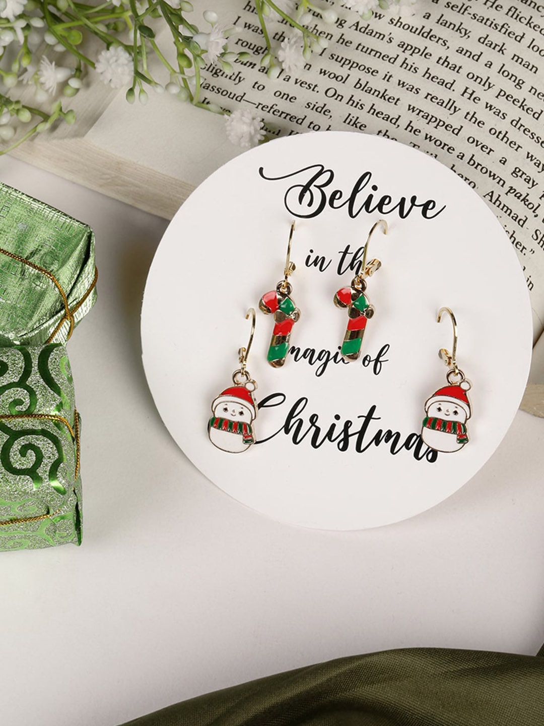 

EL REGALO Christmas Red & White Pack Of 2 Gold Plated Star Shaped Drop Earrings
