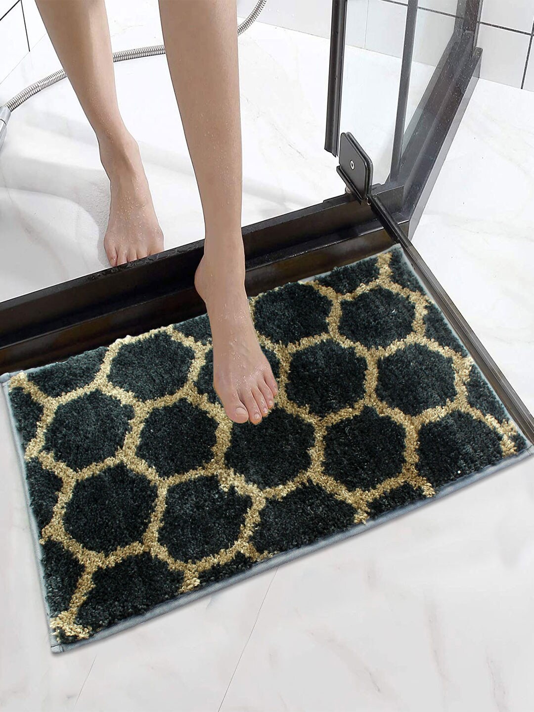 

LUXEHOME INTERNATIONAL Honeycomb Patterned 1600 GSM Anti Skid Bath Rug, Black