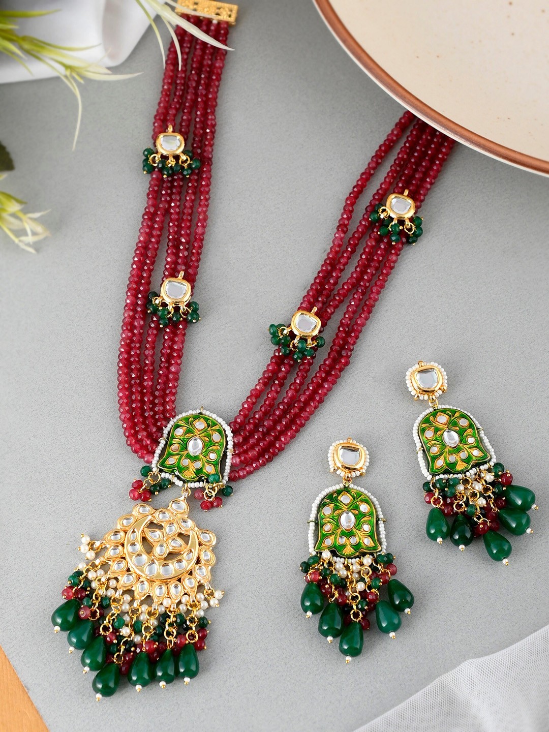 

DASTOOR Designer Gold-Plated Kundan Stone-Studded & Crystal Pearl Beaded Jewellery Set