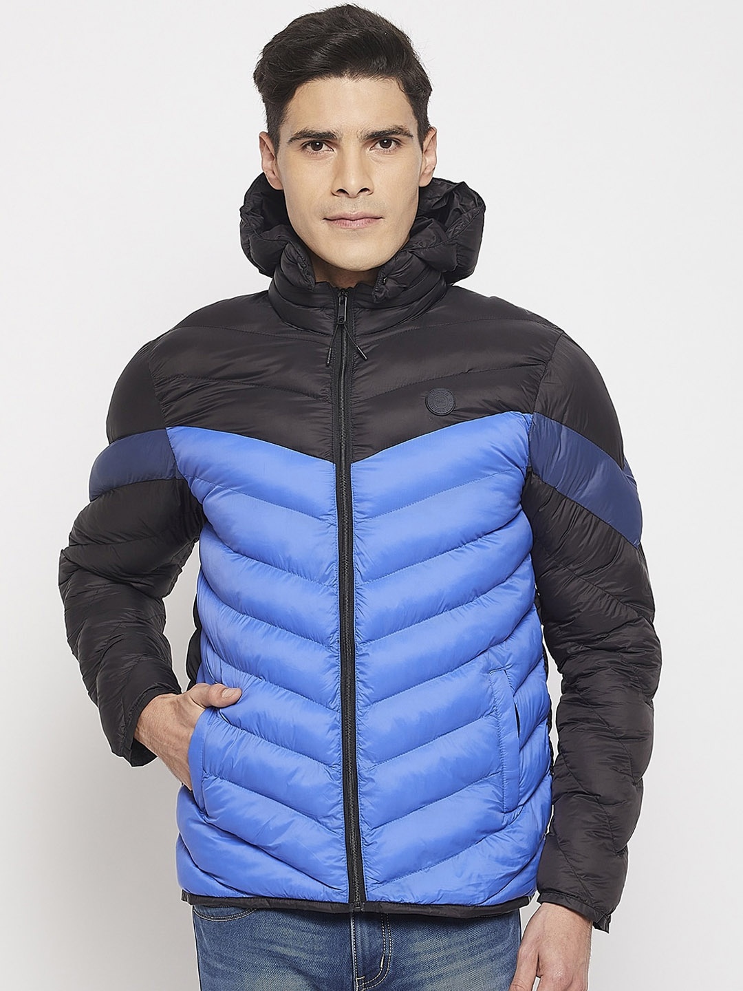 

Okane Men Colourblocked Lightweight Hooded Puffer Jacket, Blue