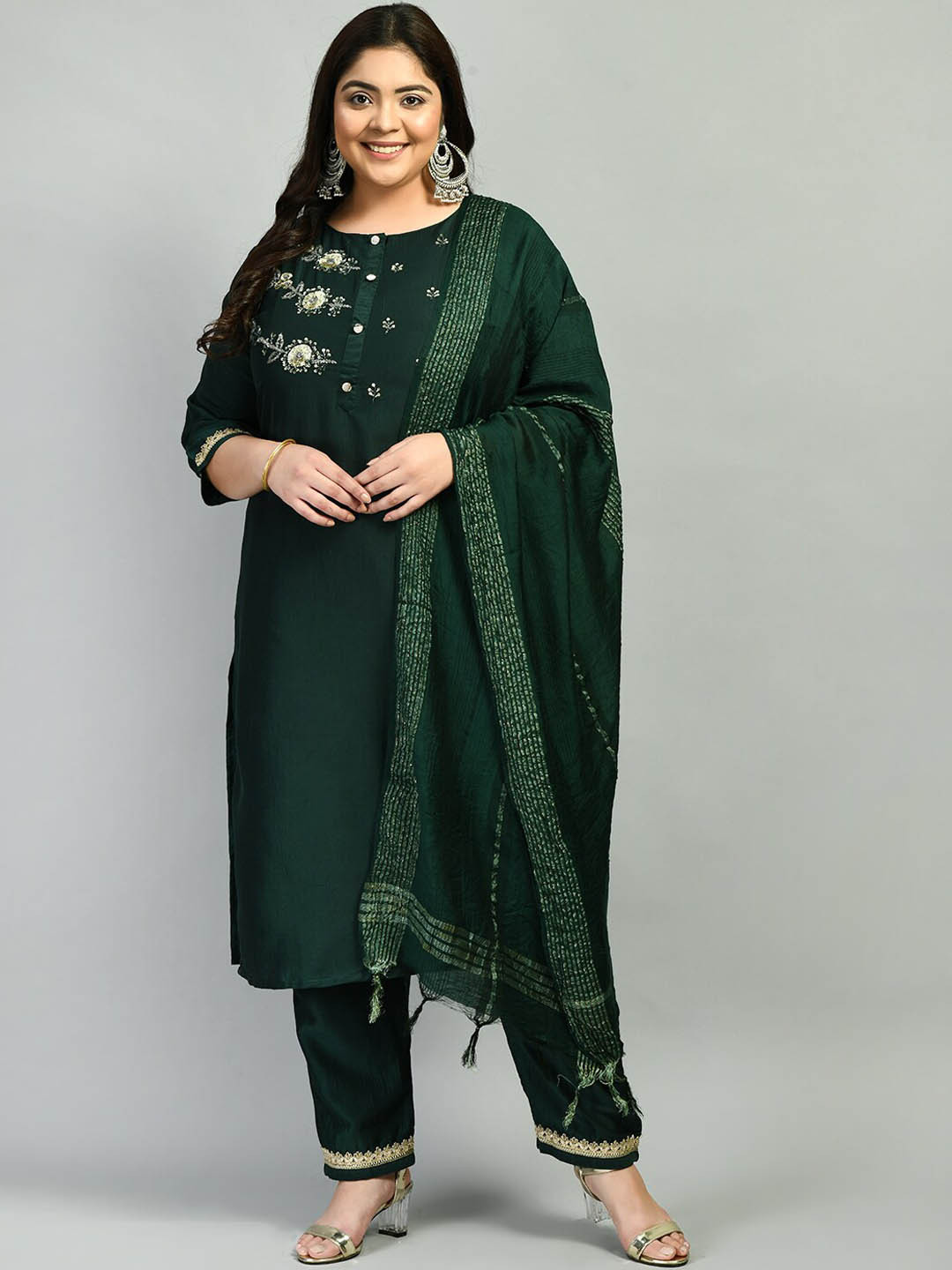

PrettyPlus by Desinoor.com Plus Size Floral Sequinned Kurta With Trousers & Dupatta, Green