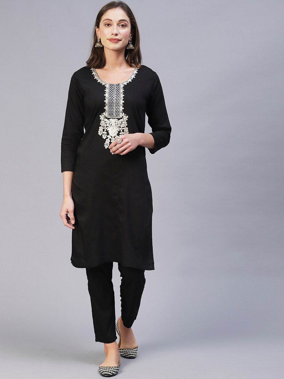 

POONAM DESIGNER Women Floral Embroidered Kurta with Trousers, Black