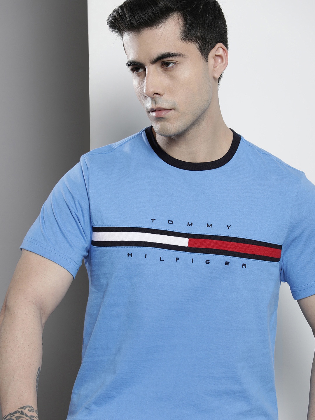

Tommy Hilfiger Men Brand Logo Striped Detail Pure Cotton T-shirt, Blue