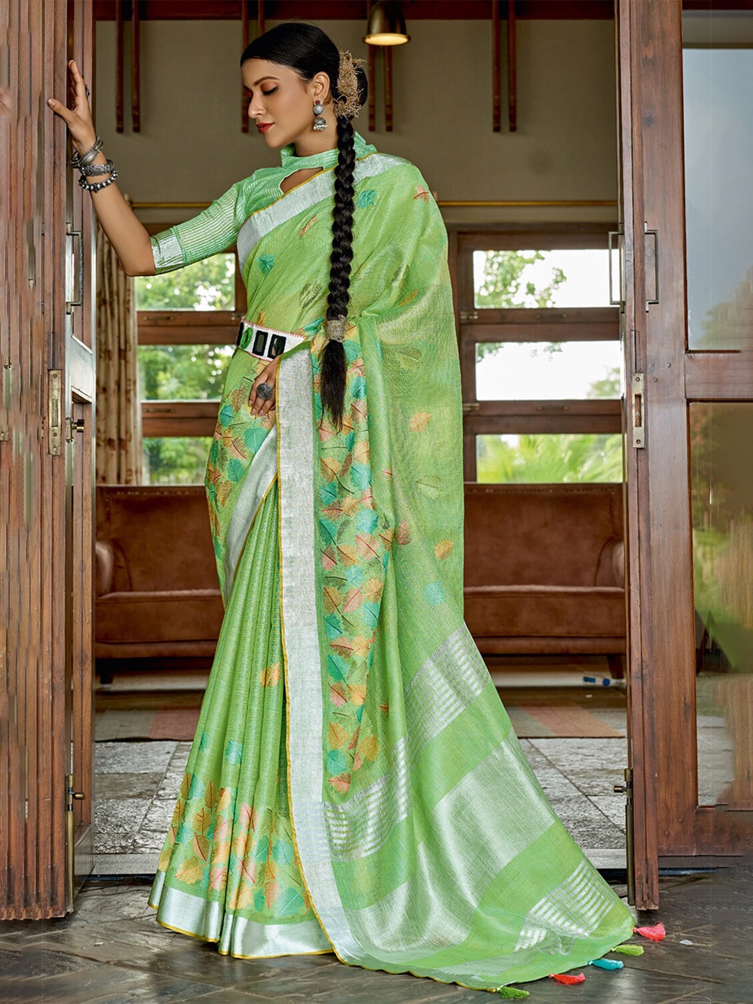 

SANGAM PRINTS Green & Silver-Toned Floral Zari Linen Blend Saree