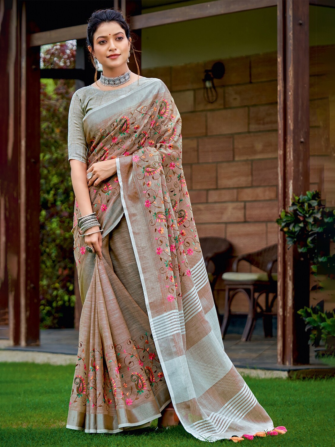 

SANGAM PRINTS Brown & Pink Floral Embroidered Linen Blend Saree