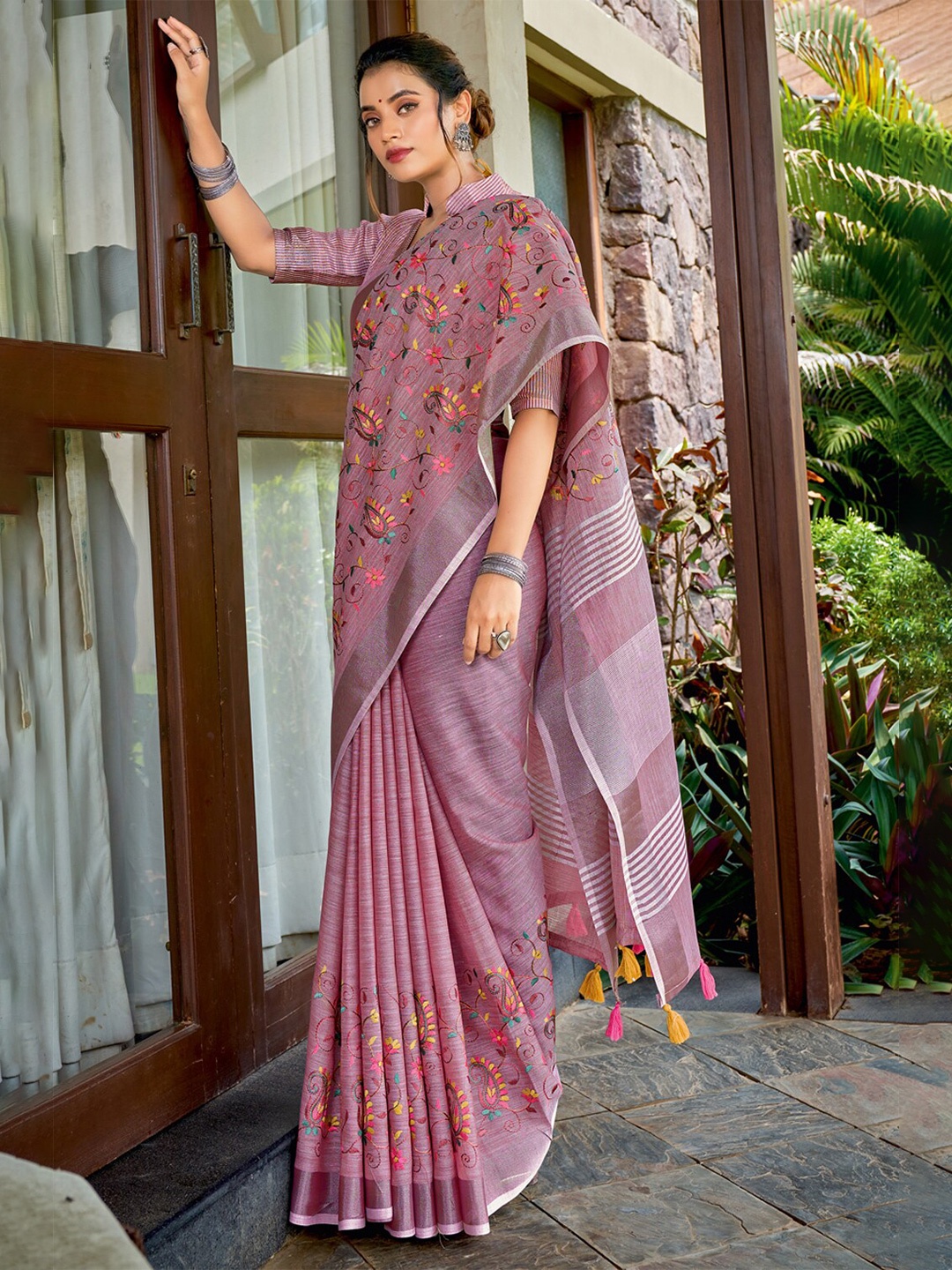 

SANGAM PRINTS Purple & Yellow Floral Zari Linen Blend Saree