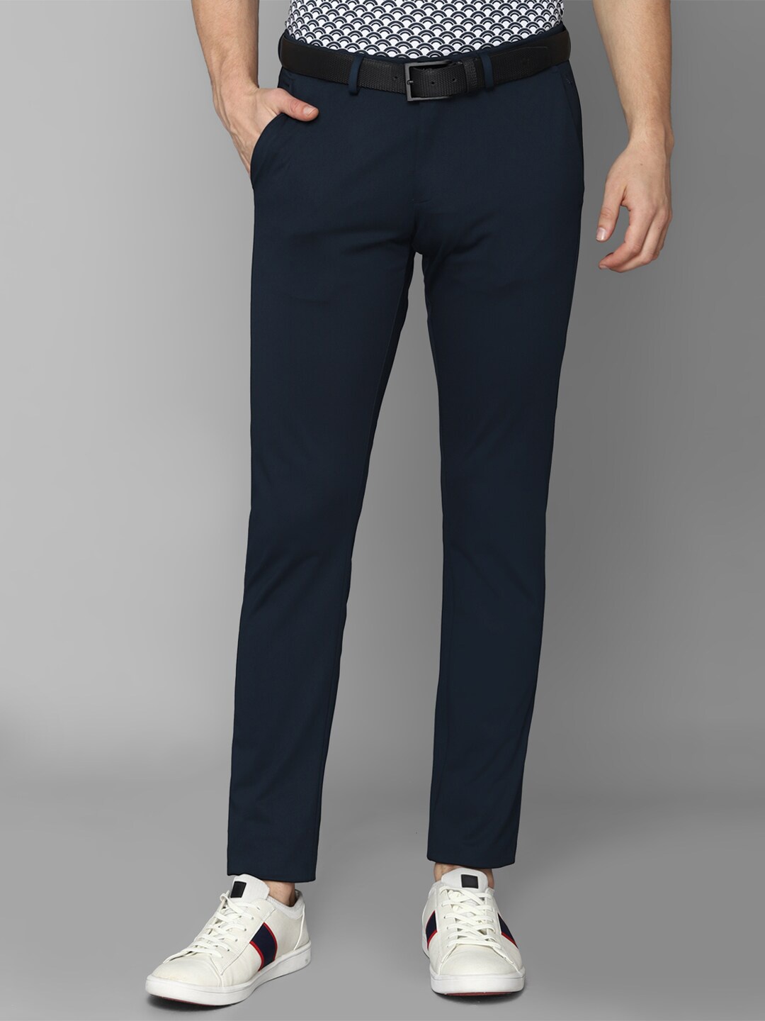 

Allen Solly Men Slim Fit Trousers, Navy blue