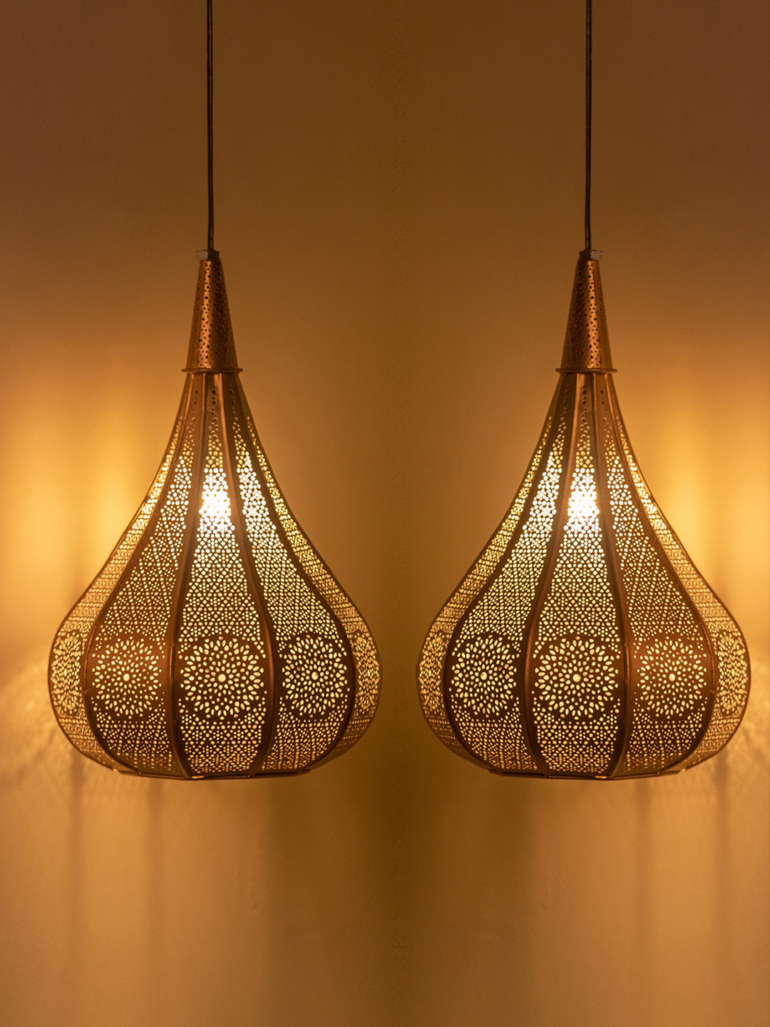 

ExclusiveLane Gold-Toned Set of 2 Glass Radiance Hanging Pendant Lamps